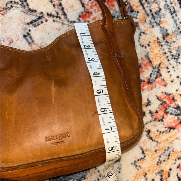 Luxurious Tan Leather Crossbody Bag - Picture 12 of 14